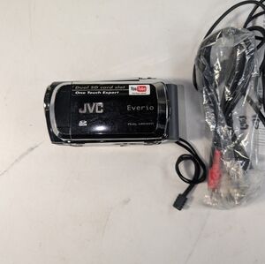 JVC Everio Camcorder Video Camera GZ-MS120BU NEED A CHARGER